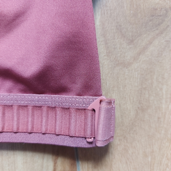 Nike Adjustable Sports bra with hooks - Picture 9 of 9